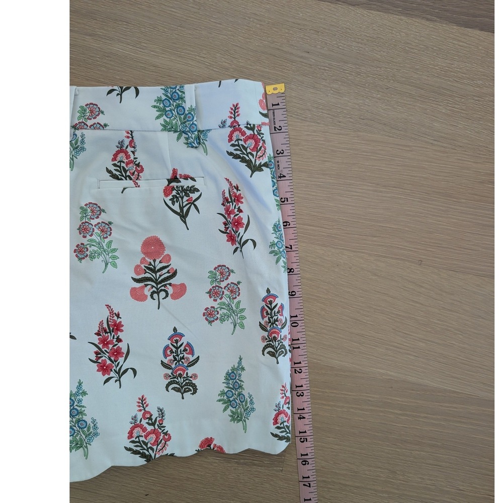 Talbots Scalloped Hem Floral Print Shorts White Pink Blue Cotton Blend Petite 6P - Picture 7 of 8